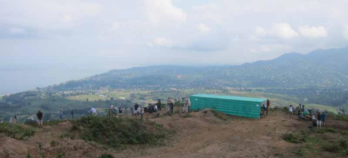 Above the town is the famous raptor viewpoint…