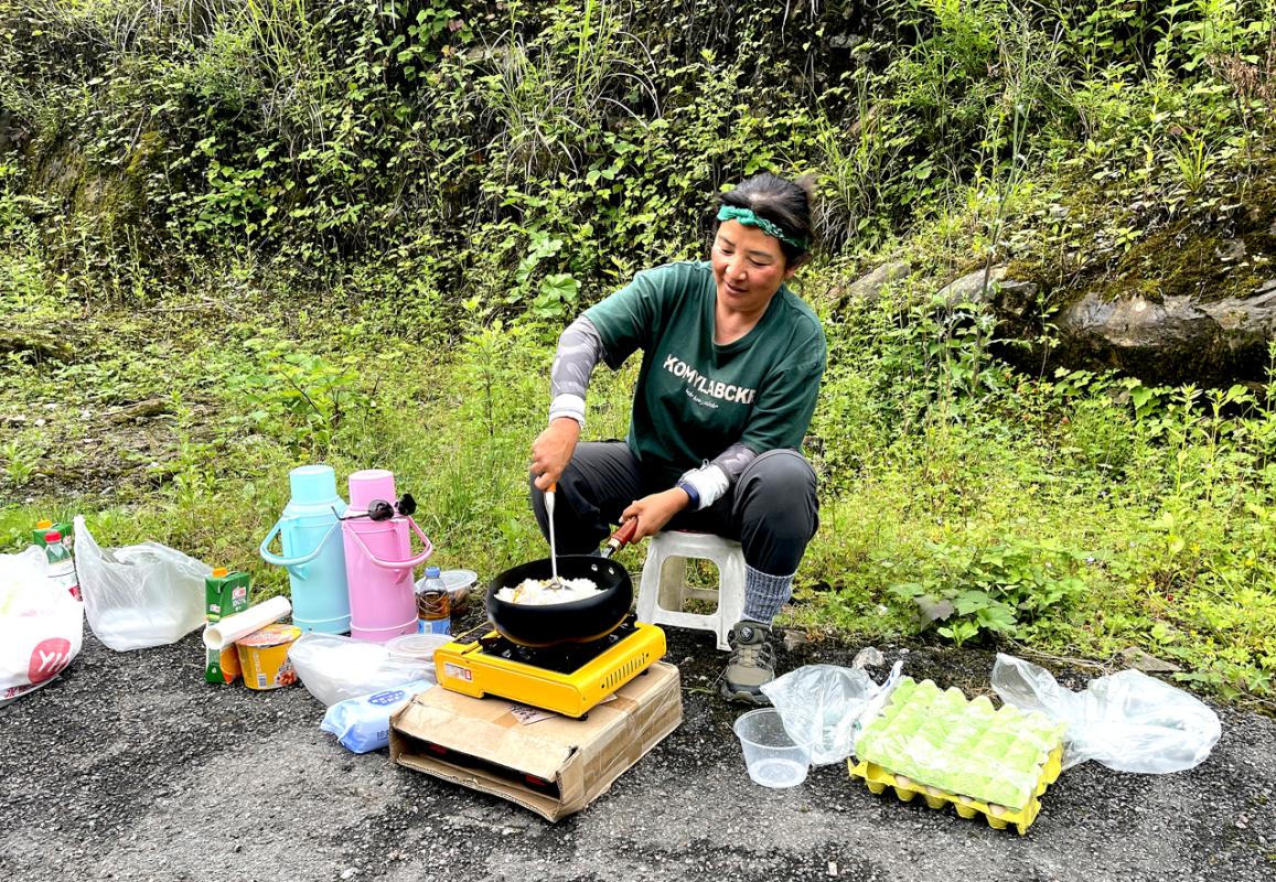 Qingyu prepping one of our many cooked picnic lunches - this one near Luding