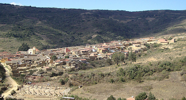 From here we’ll move into a third biome known as the Valle Region, a series of dry valleys and ridges with semihumid forest, here a typical view of one of the towns.