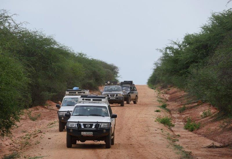 Leaving the plateau behind we drop rapidly into dry country once more, and we switch to 4x4 vehicles to deal with some difficult roads.