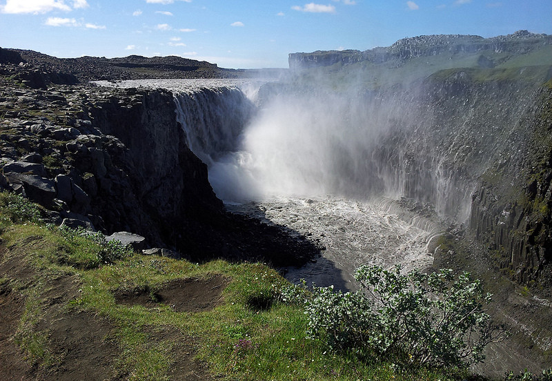 …and Dettifoss (the falling waterfall), Europe‘s most powerful waterfall!