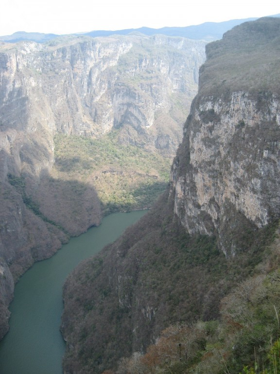 This diverse tour ranges from the spectacular Sumidero Canyon… (jb)

