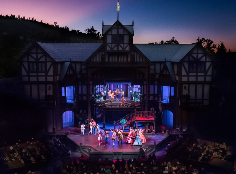 The OSF boasts three amazing theaters, including the gorgeous outdoor Allen Elizabethan Theatre… Photo credit: Oregon Shakespeare Festival