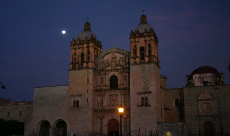 ...and while strolling past the beautiful church of Santo Domingo after dinner we might see a Barn Owl fly over. (gb) 