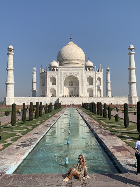 here the Taj Mahal, one of the wonders of the world (sm)...